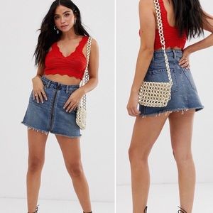 Free People We The Free Zip It Up Blue Denim
Distressed Frayed Hem Skirt